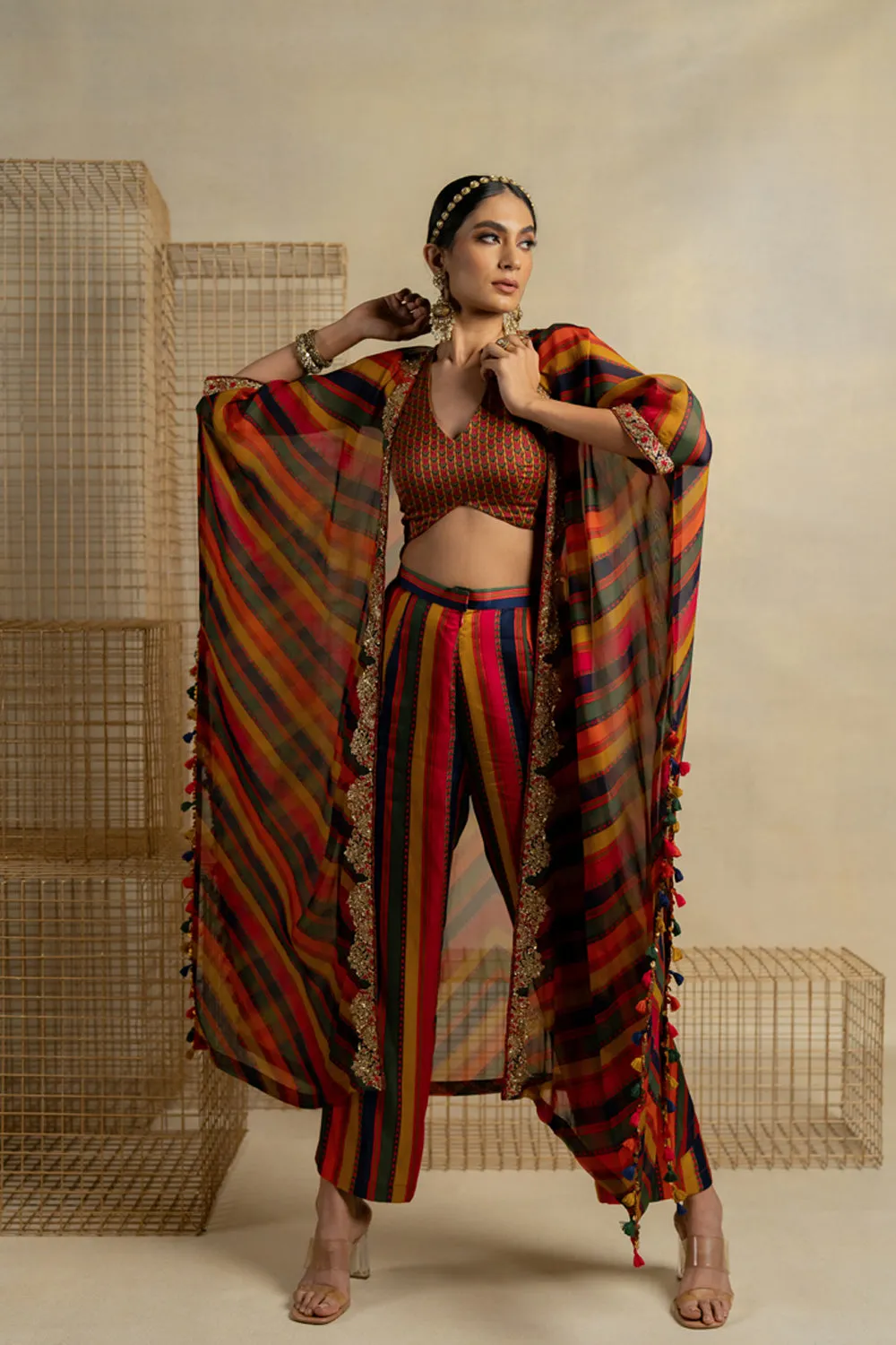 Baghdhari Cape With Crop And Pants