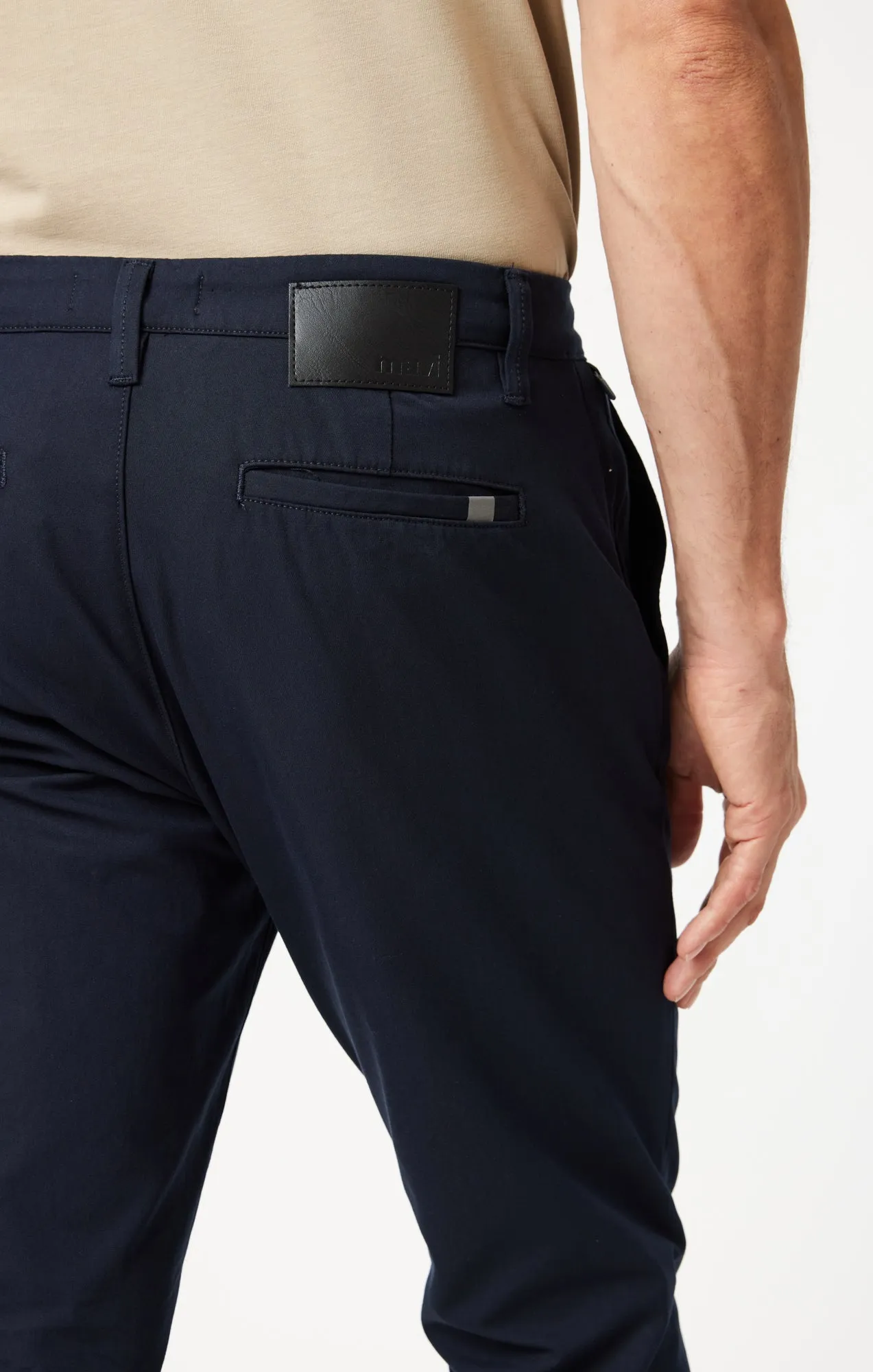 DAWSON STRAIGHT LEG CHINO IN NAVY MOVE