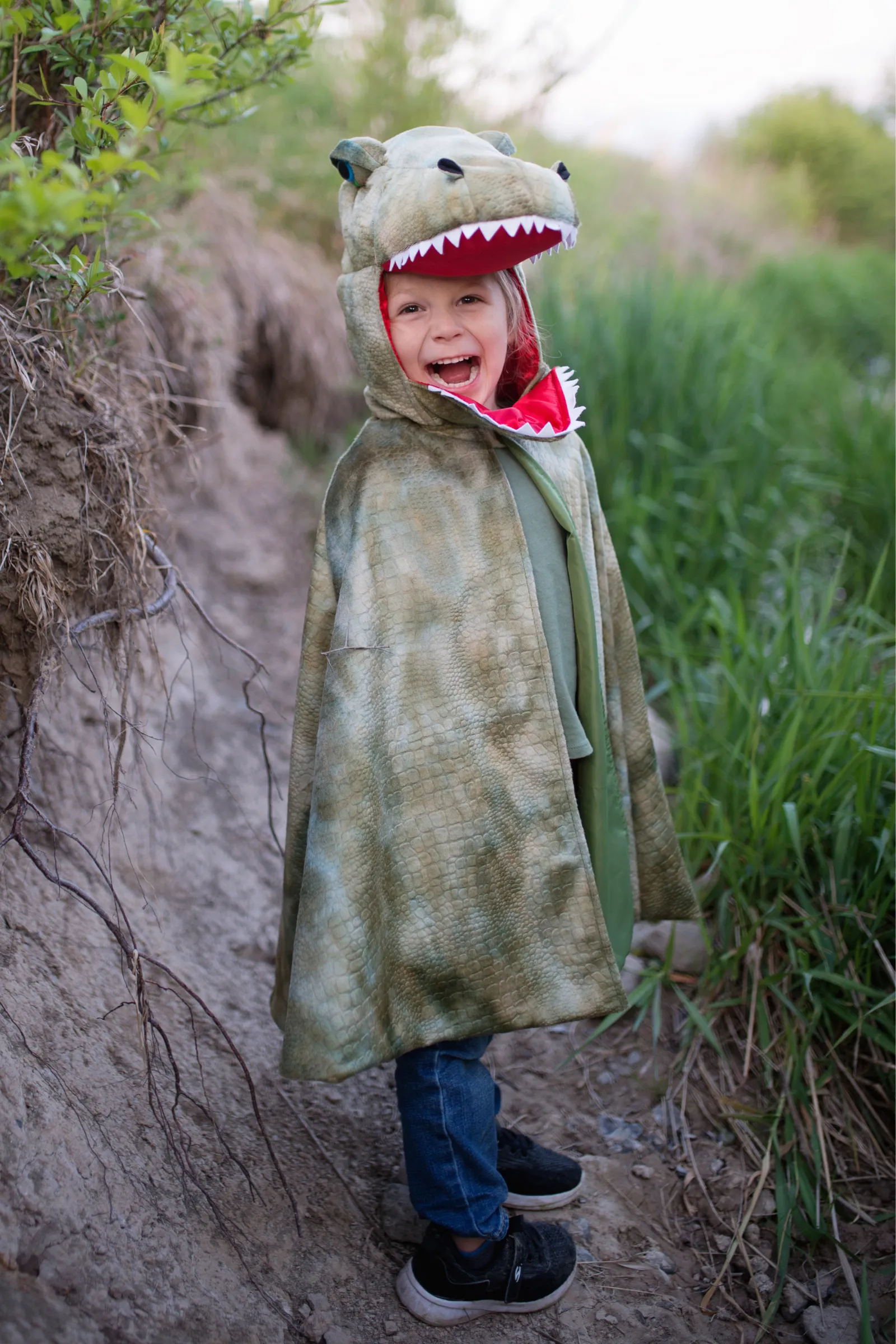 Grandasaurus T-Rex Cape with Claws