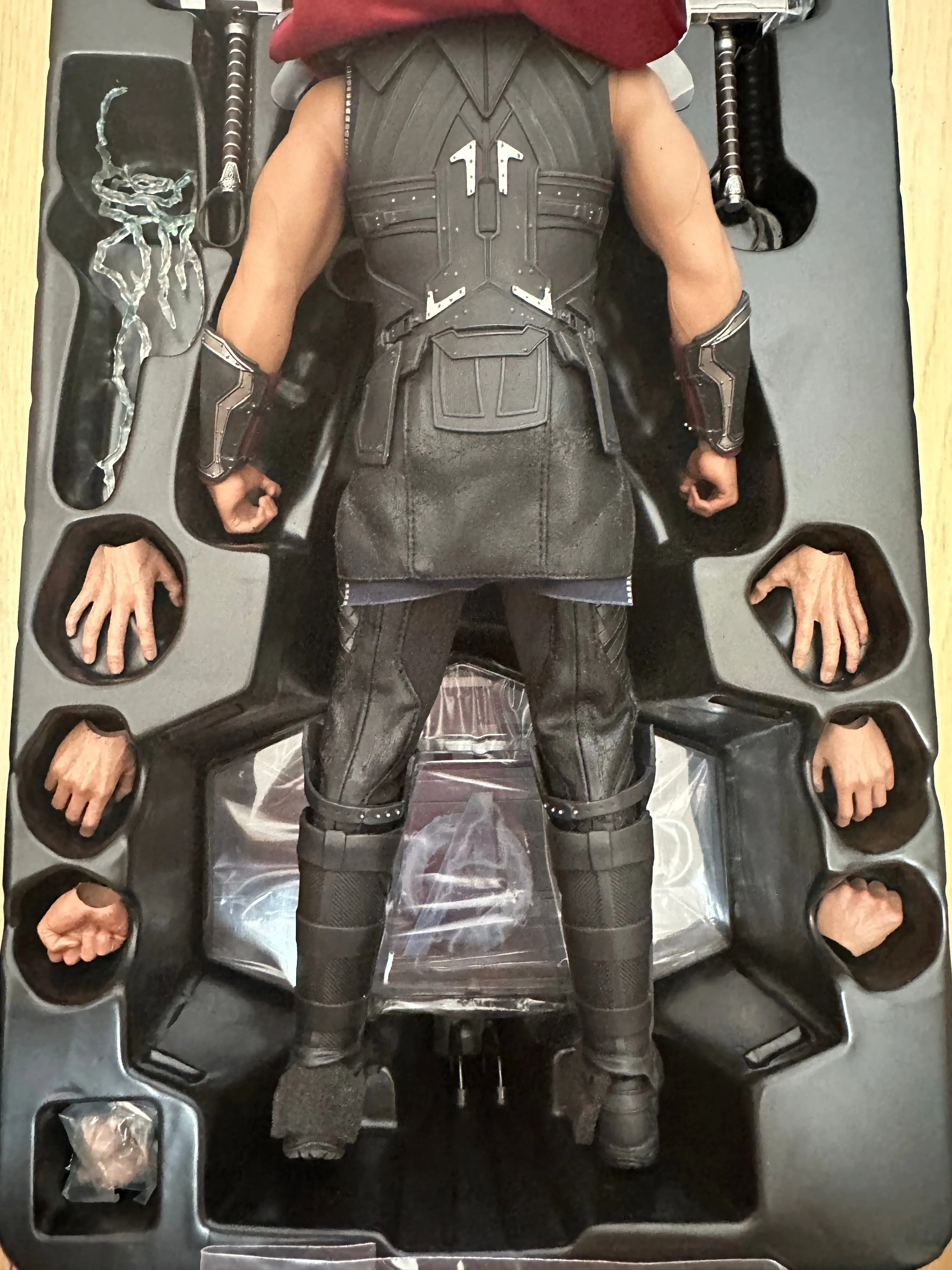 Hottoys Hot Toys 1/6 Scale MMS306 MMS 306 Avengers Age of Ultron - Thor Chris Hemsworth Action Figure USED 2