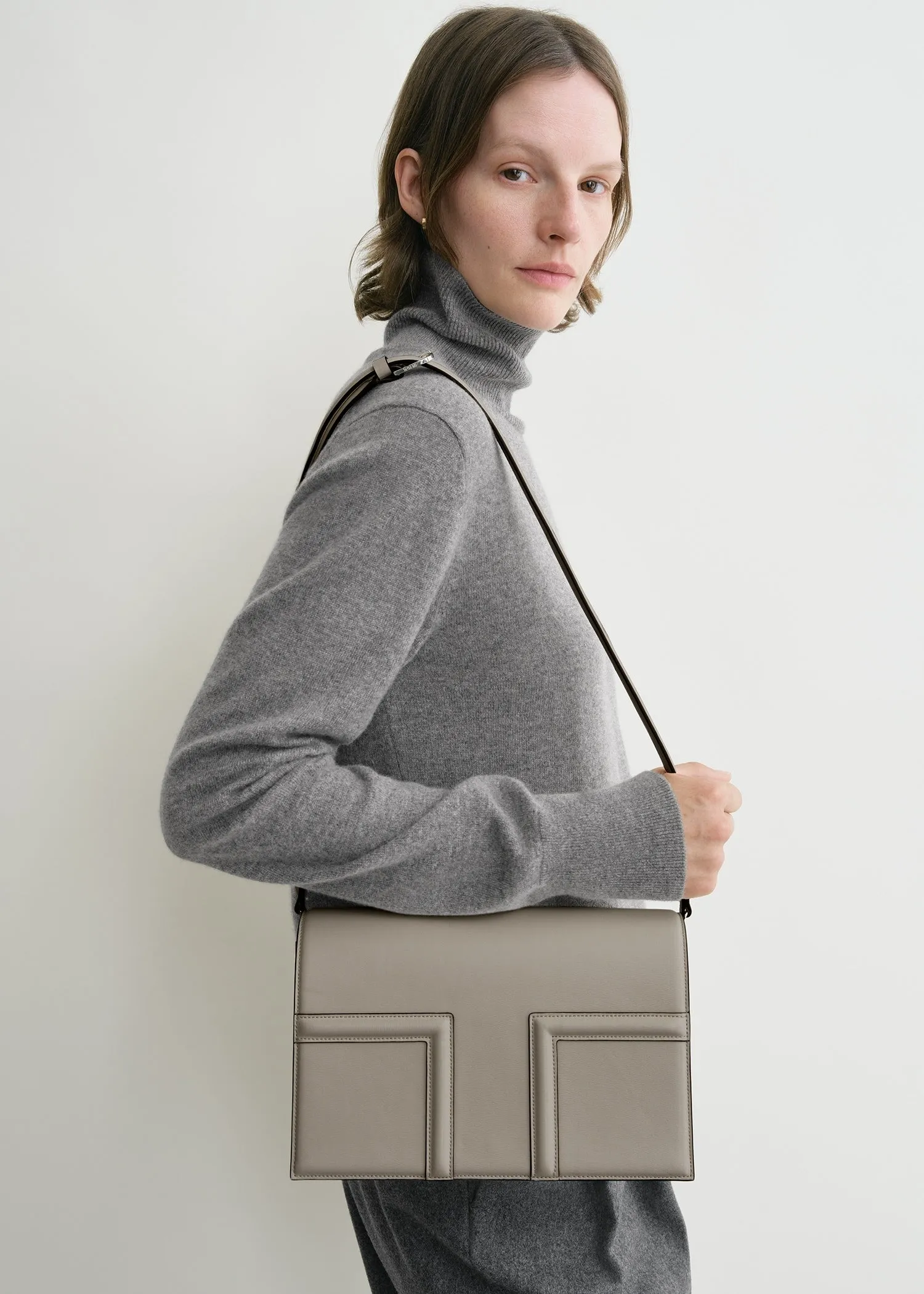 T-Flap leather bag taupe