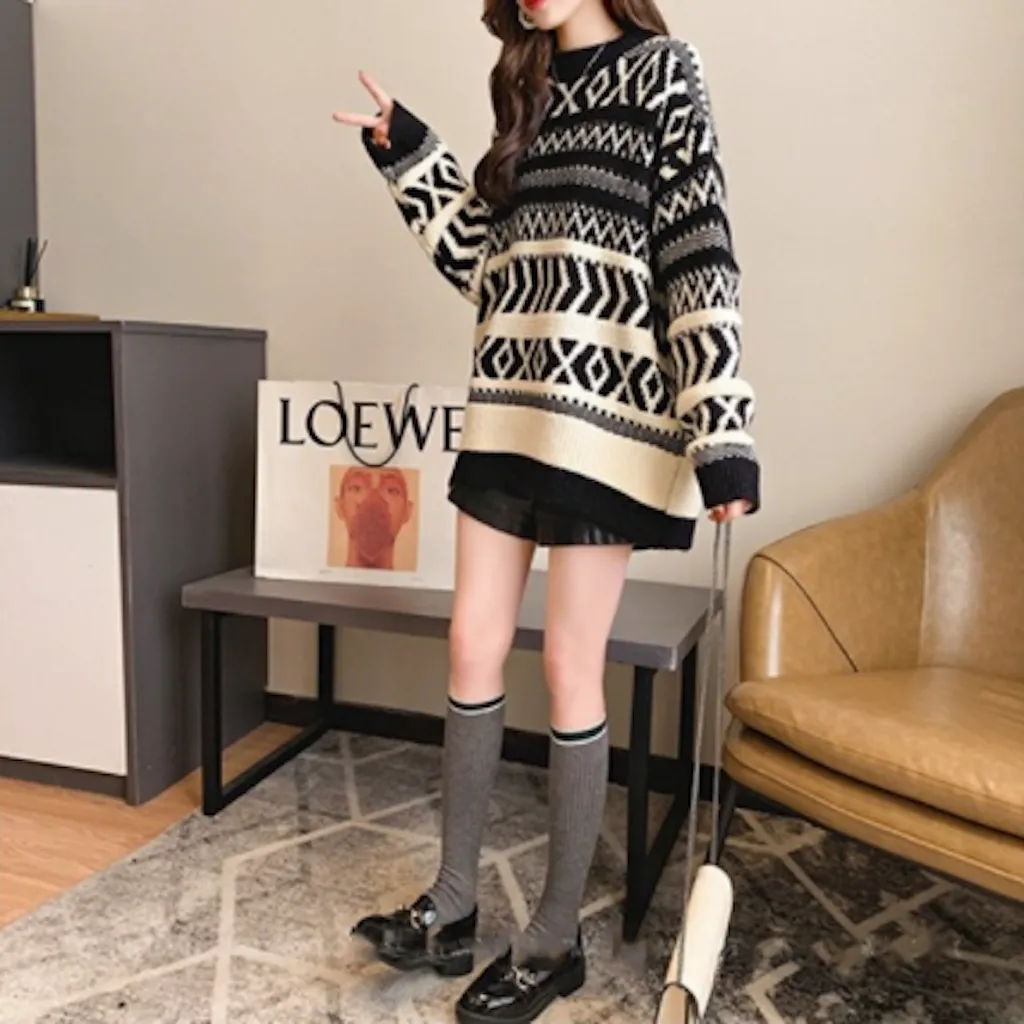 Womens Geo Print Round Sweater